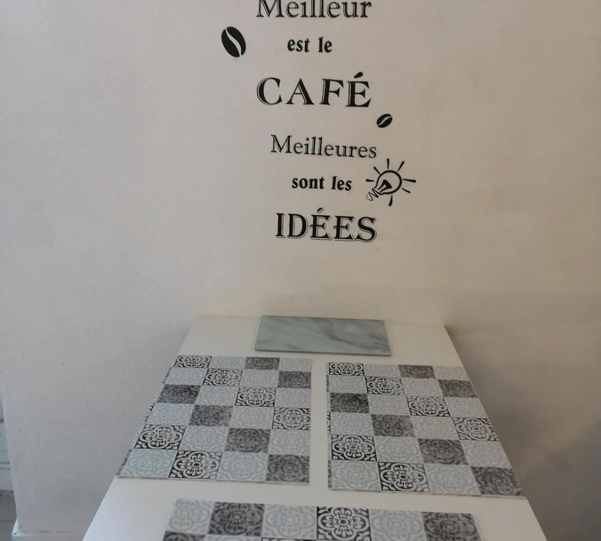 Studio tout équipé avec internet Aubenas France